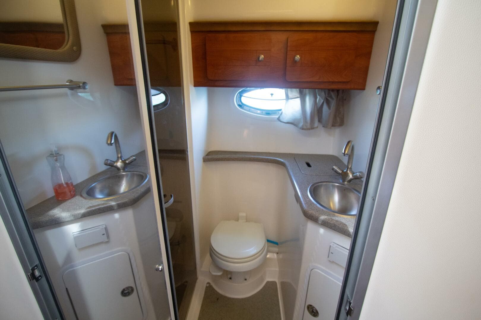 2008 Rinker 40 Express Cruiser — photo 12