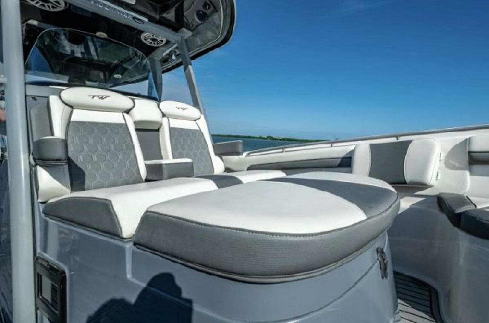 2020 Tidewater 320 CC Adventure — photo 10