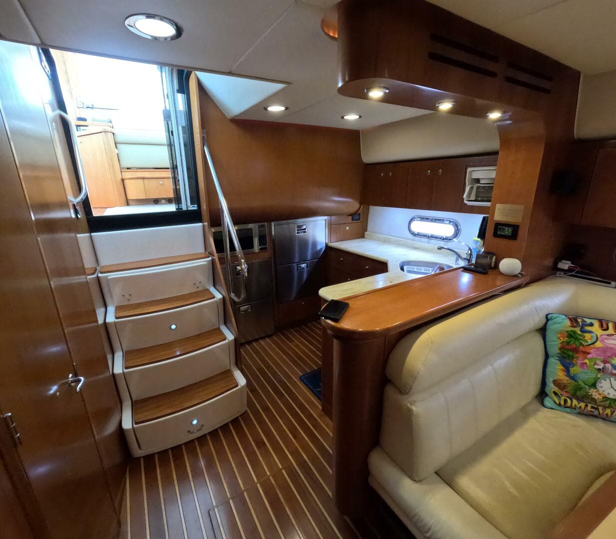 2004 Tiara Sport 5200 Sovran Salon — photo 8