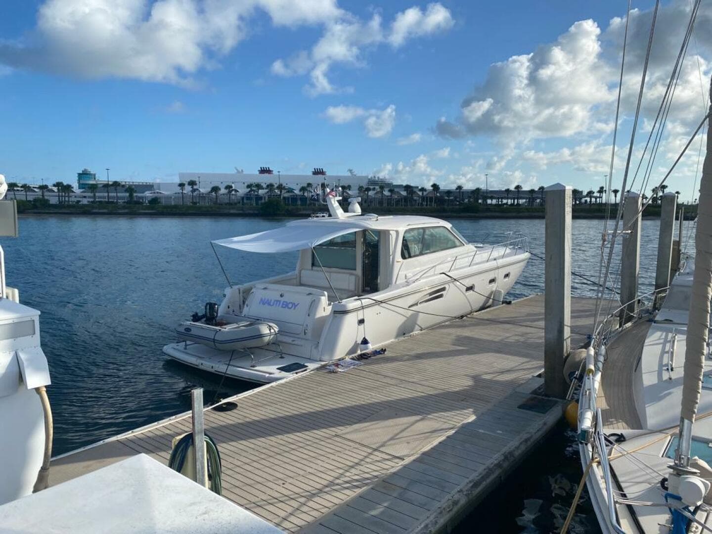 2004 Tiara Sport 5200 Sovran Salon — photo 1