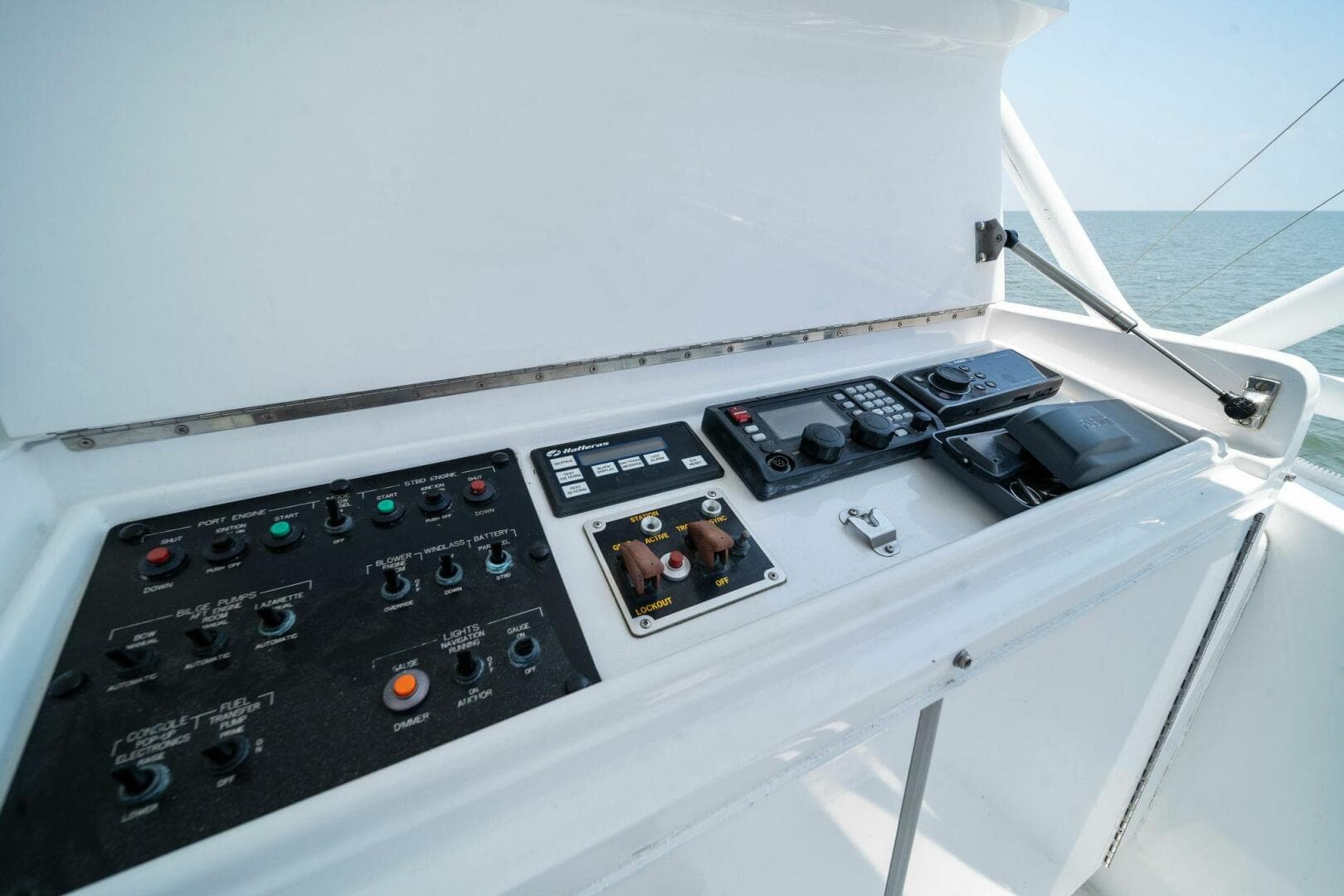 2003 Hatteras 54 Convertible — photo 55