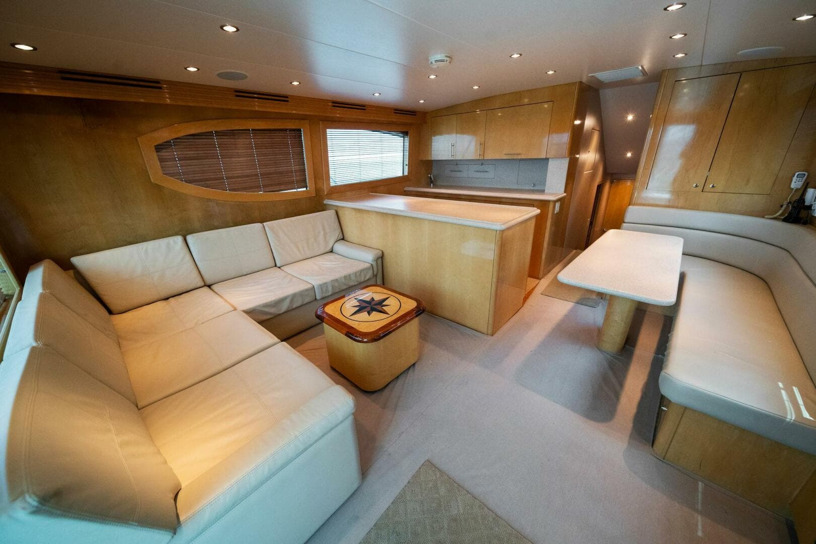 2003 Hatteras 54 Convertible — photo 6