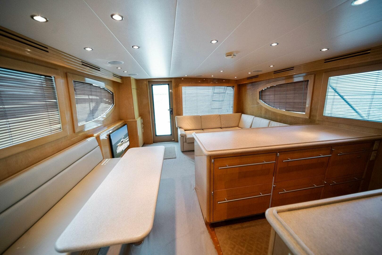 2003 Hatteras 54 Convertible — photo 7