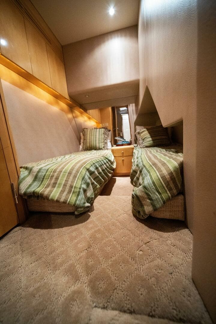 2003 Hatteras 54 Convertible — photo 21