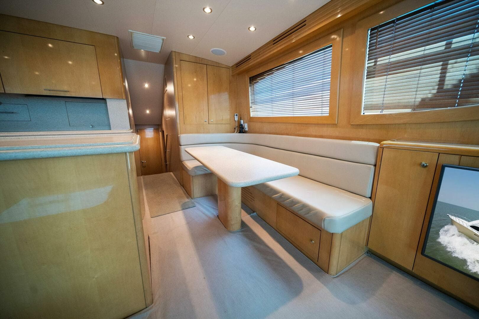 2003 Hatteras 54 Convertible — photo 8