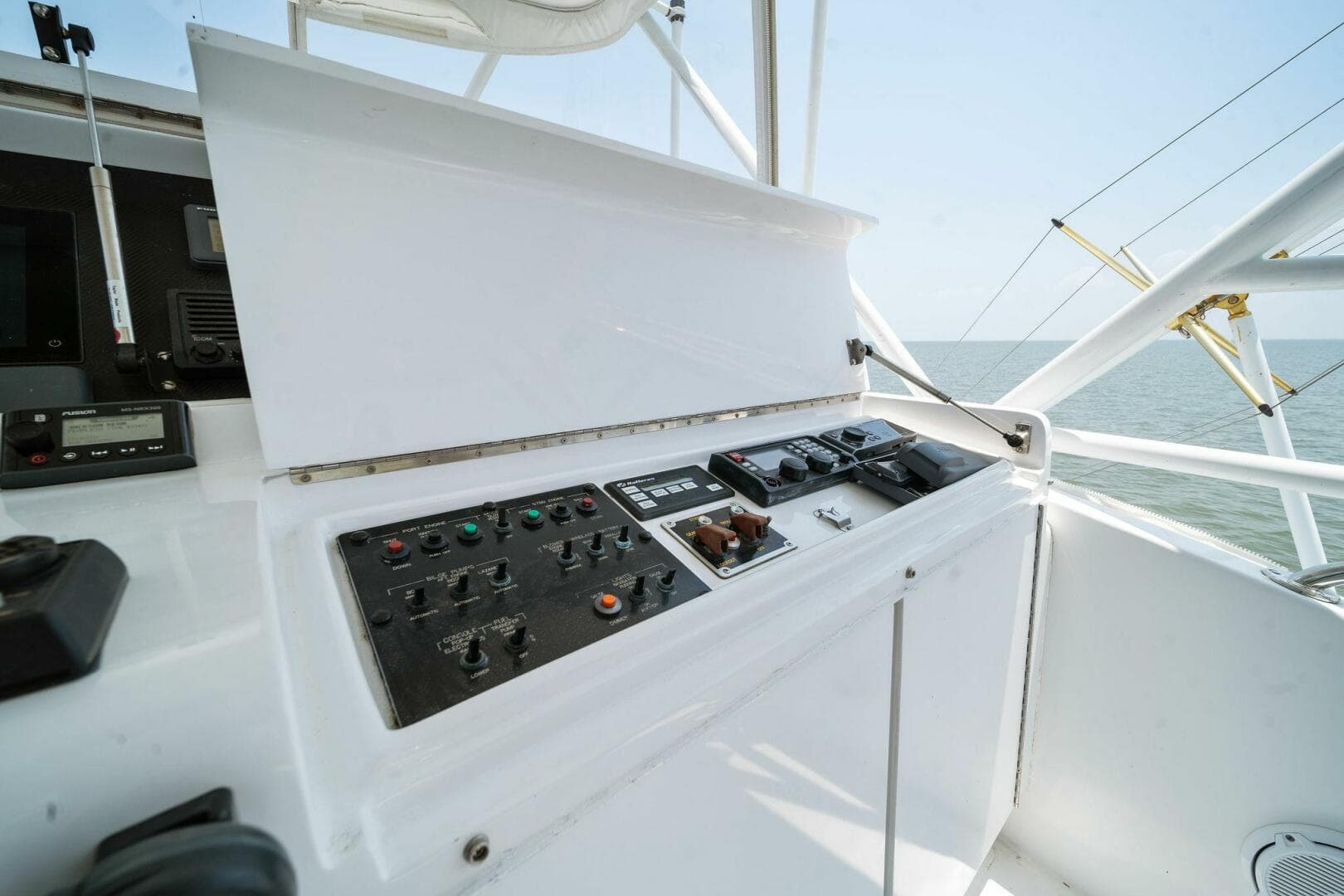 2003 Hatteras 54 Convertible — photo 53