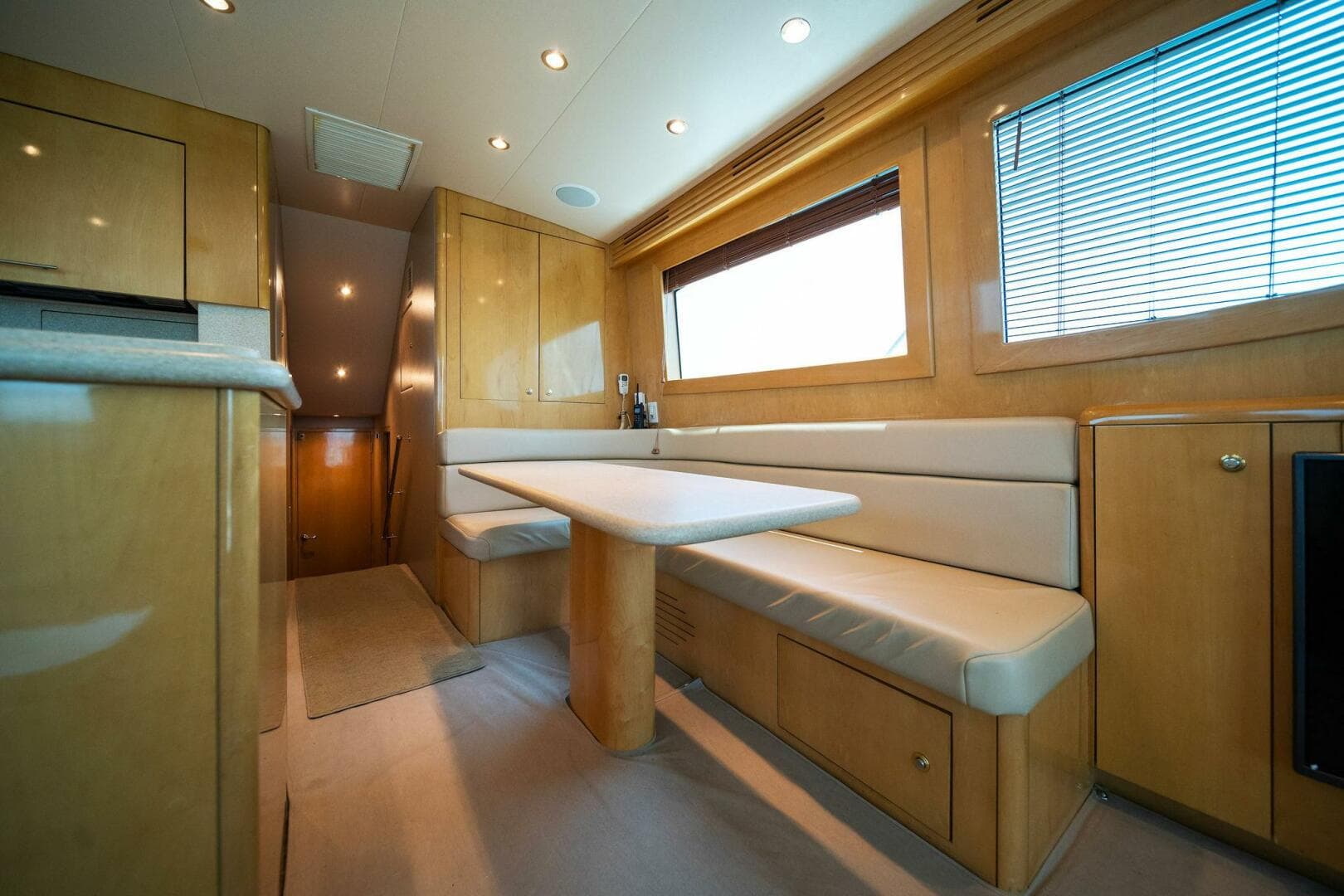 2003 Hatteras 54 Convertible — photo 18