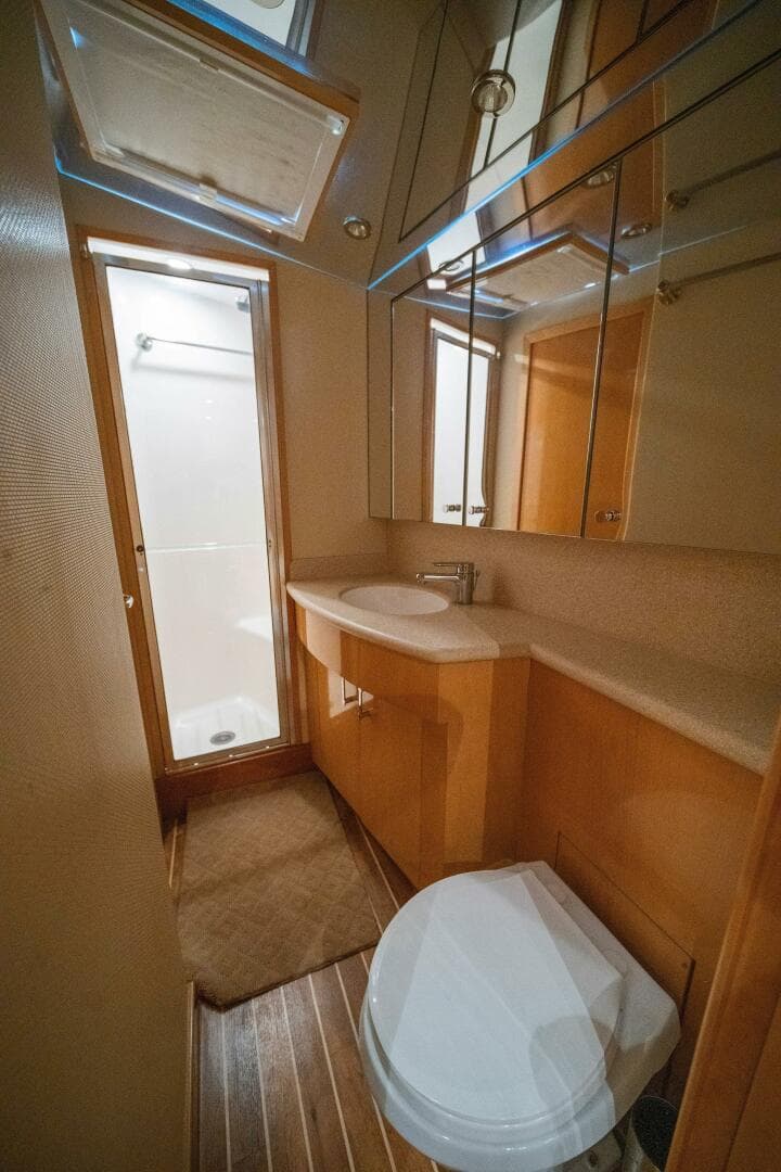 2003 Hatteras 54 Convertible — photo 19