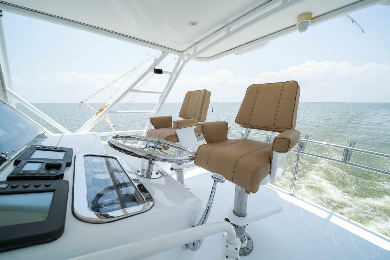 2003 Hatteras 54 Convertible — photo 4