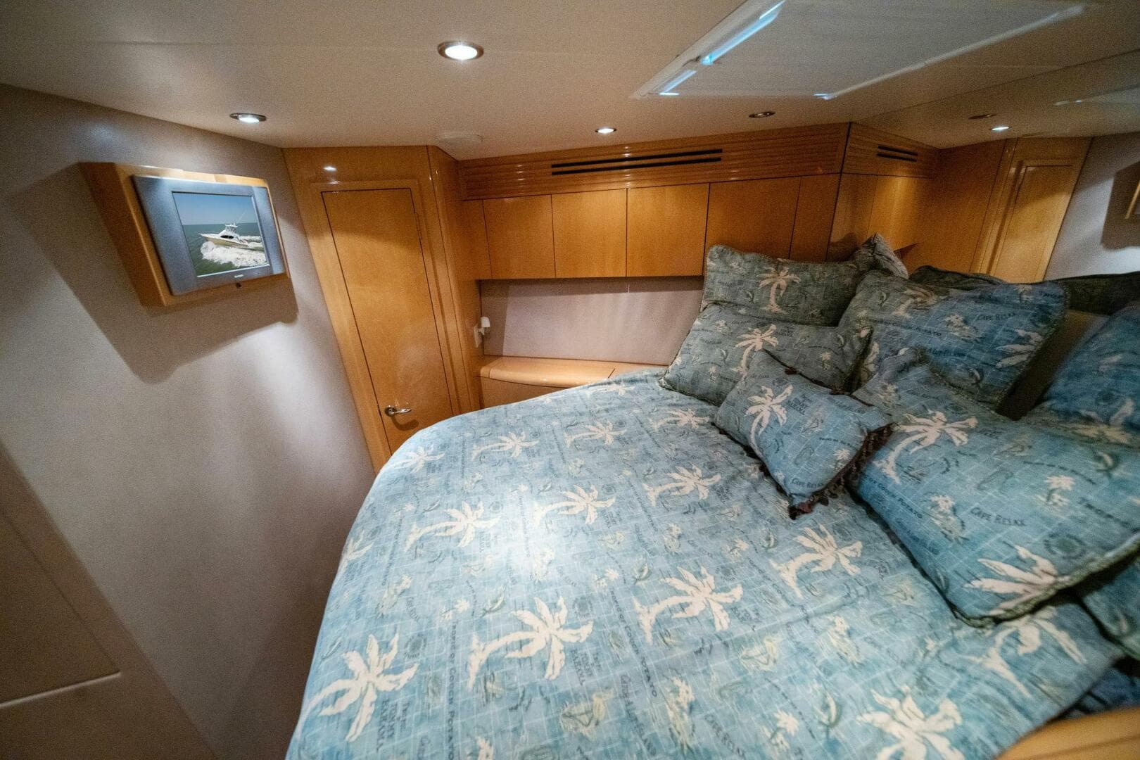 2003 Hatteras 54 Convertible — photo 31