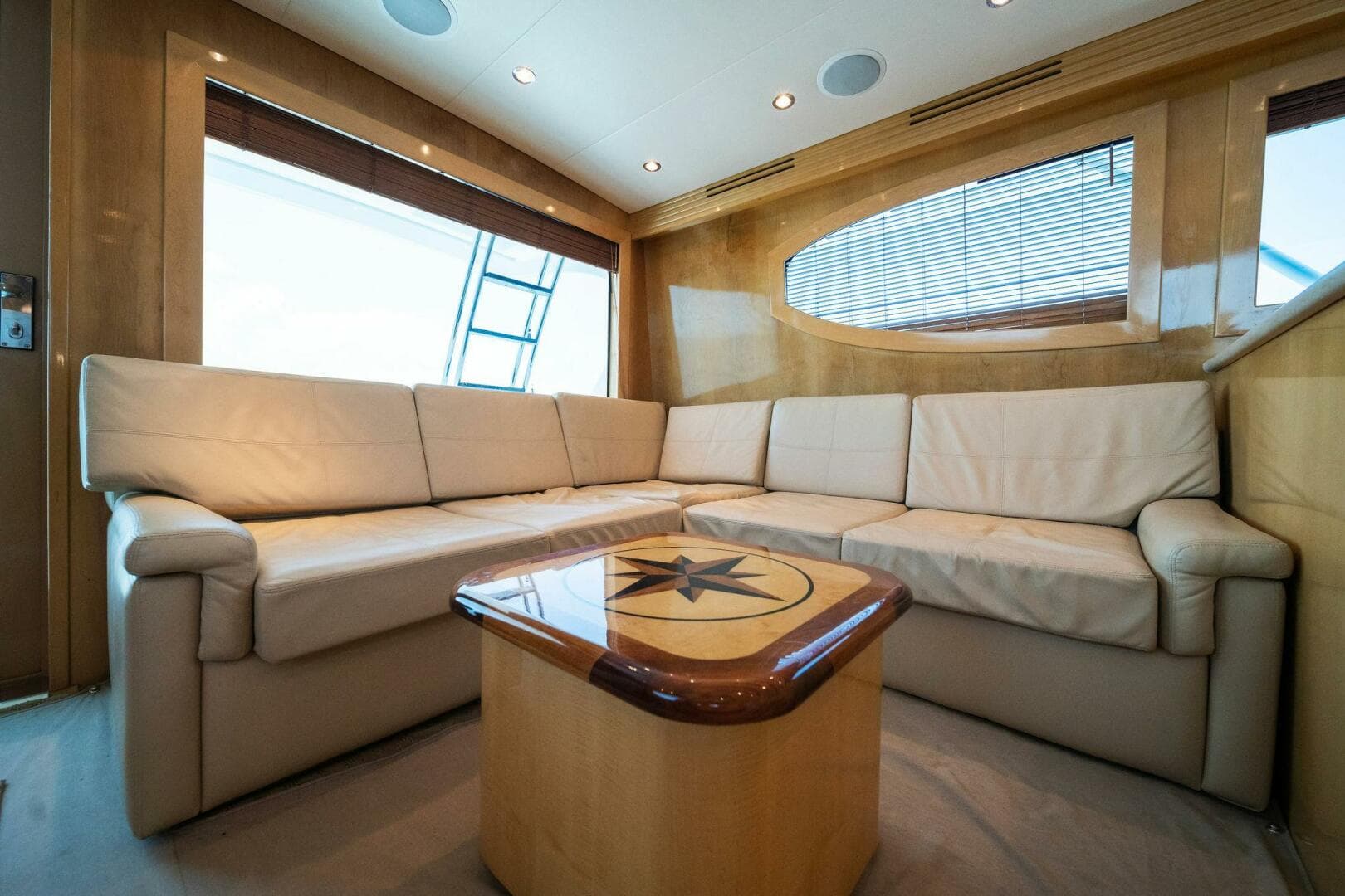 2003 Hatteras 54 Convertible — photo 17