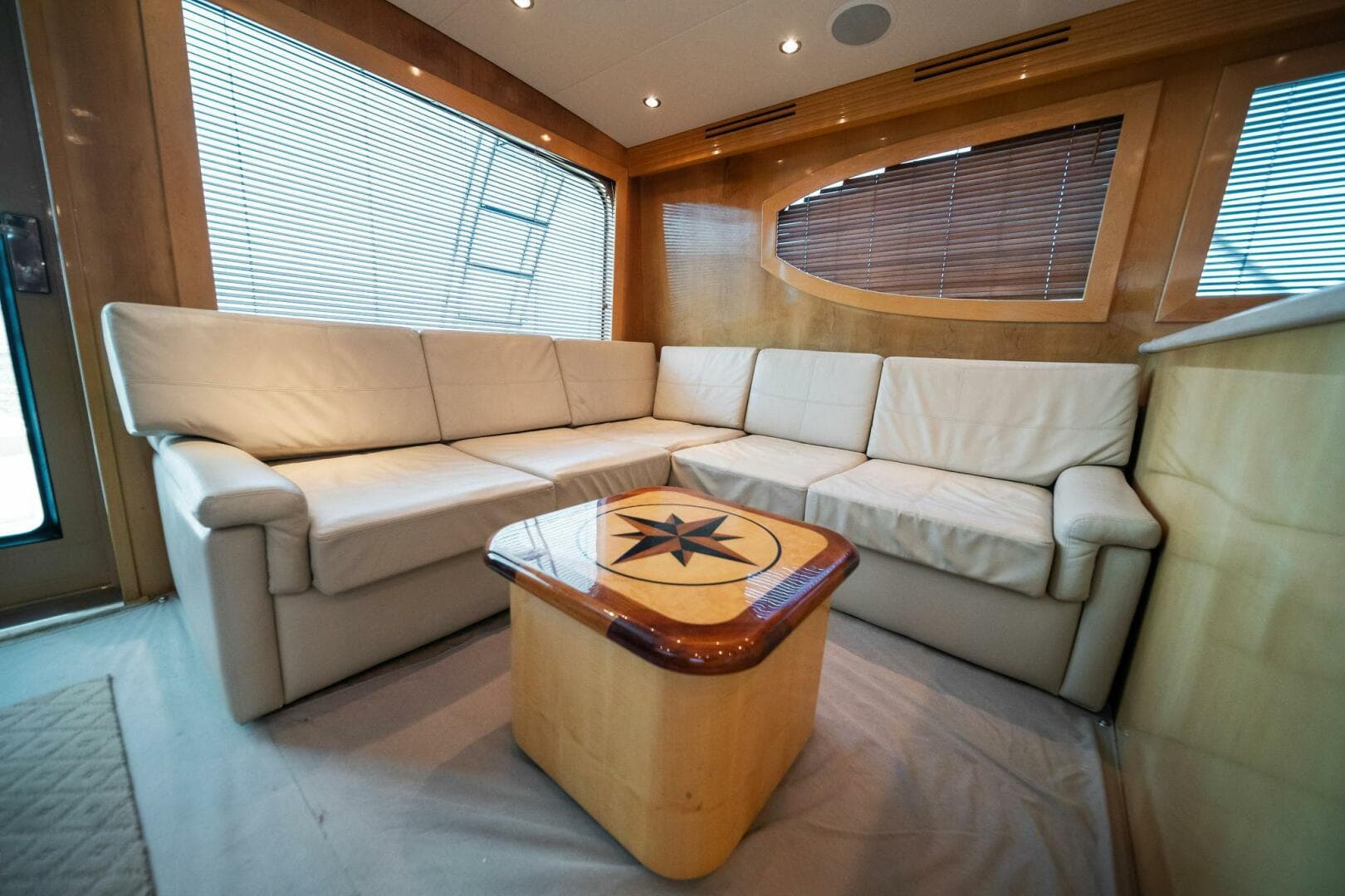 2003 Hatteras 54 Convertible — photo 2