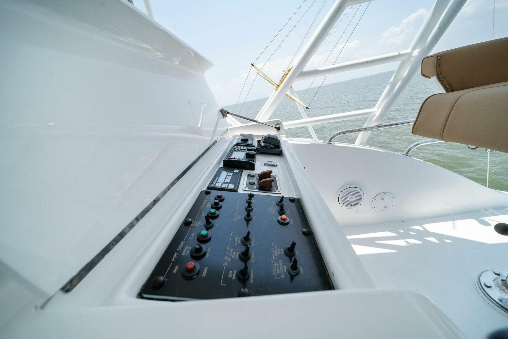 2003 Hatteras 54 Convertible — photo 54