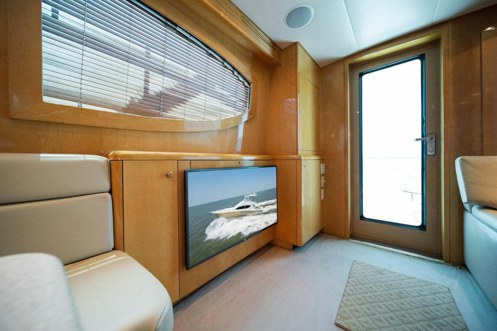 2003 Hatteras 54 Convertible — photo 5