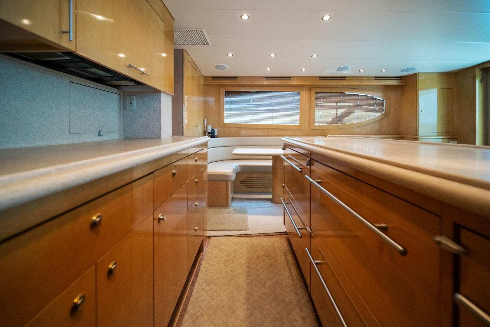 2003 Hatteras 54 Convertible — photo 9