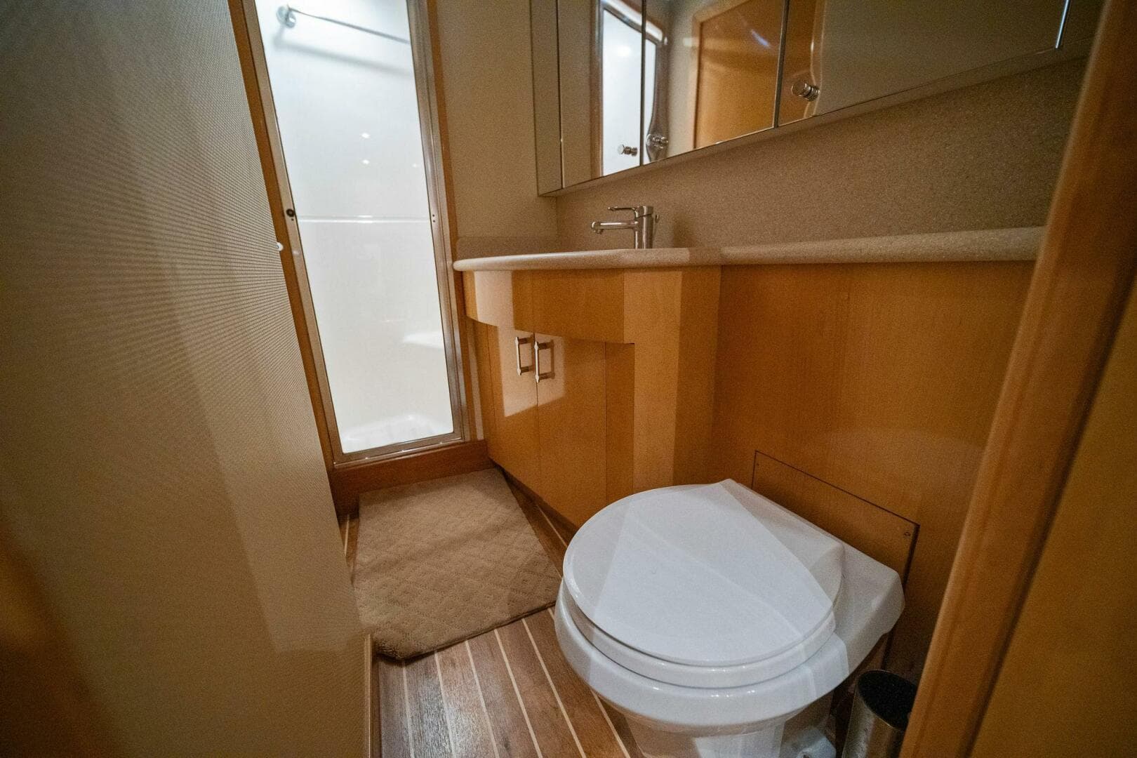 2003 Hatteras 54 Convertible — photo 30