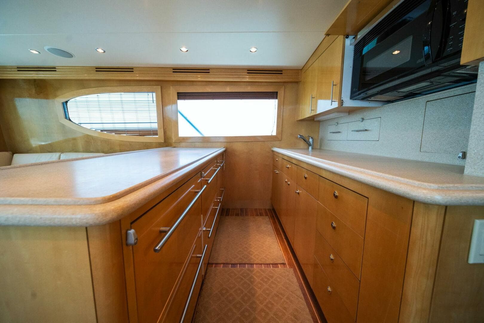 2003 Hatteras 54 Convertible — photo 15