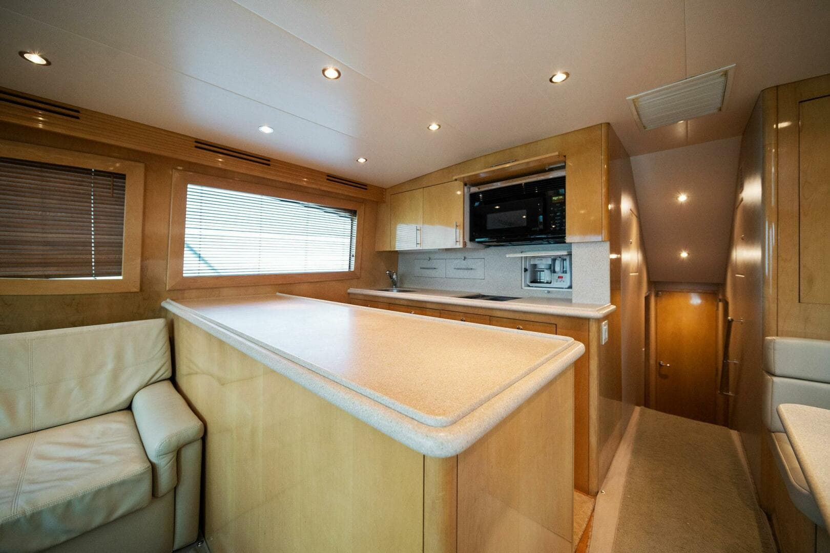 2003 Hatteras 54 Convertible — photo 13