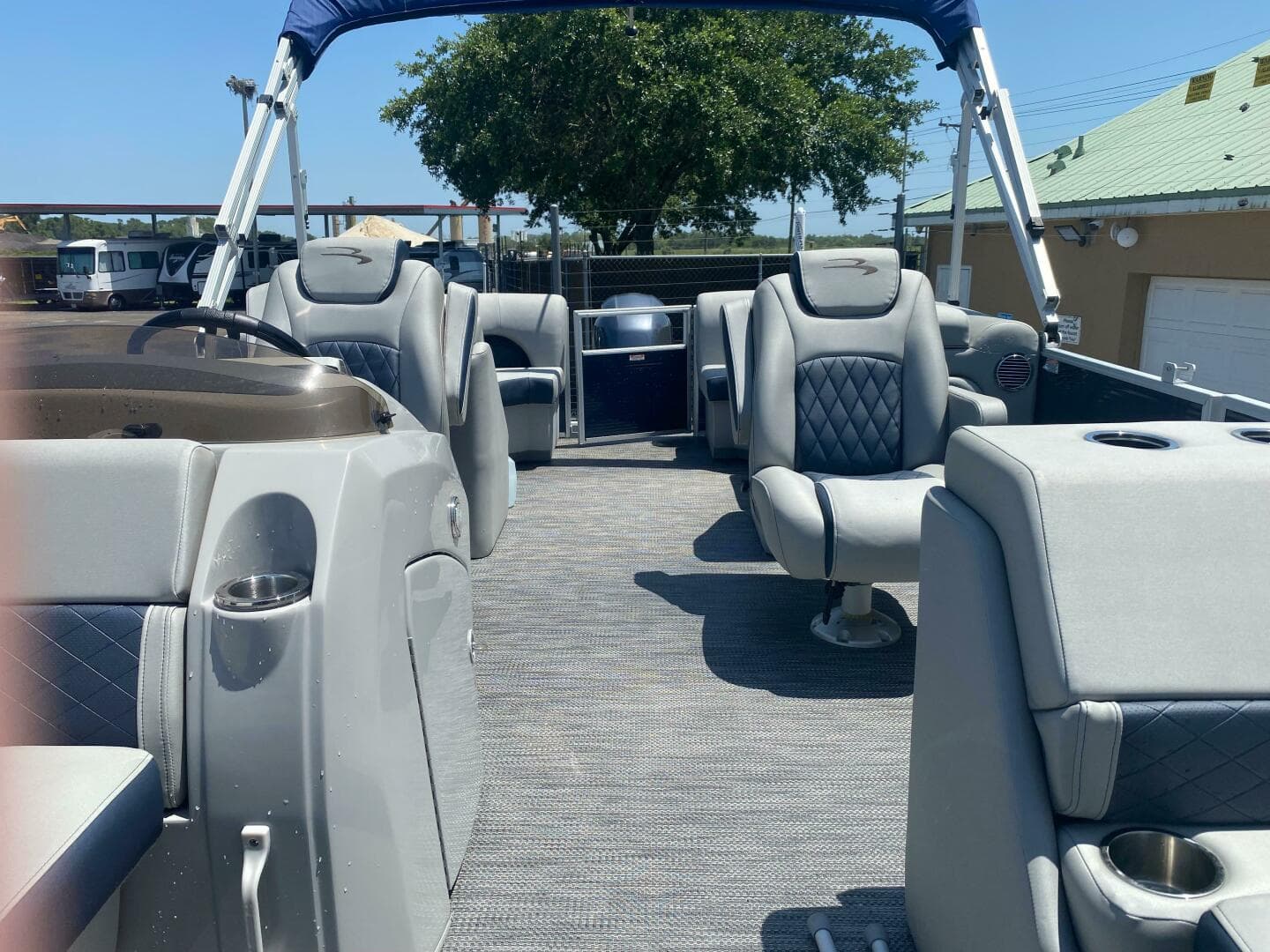 2022 Bennington 22 Lsr — photo 7