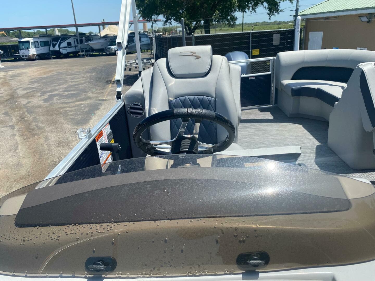 2022 Bennington 22 Lsr — photo 8