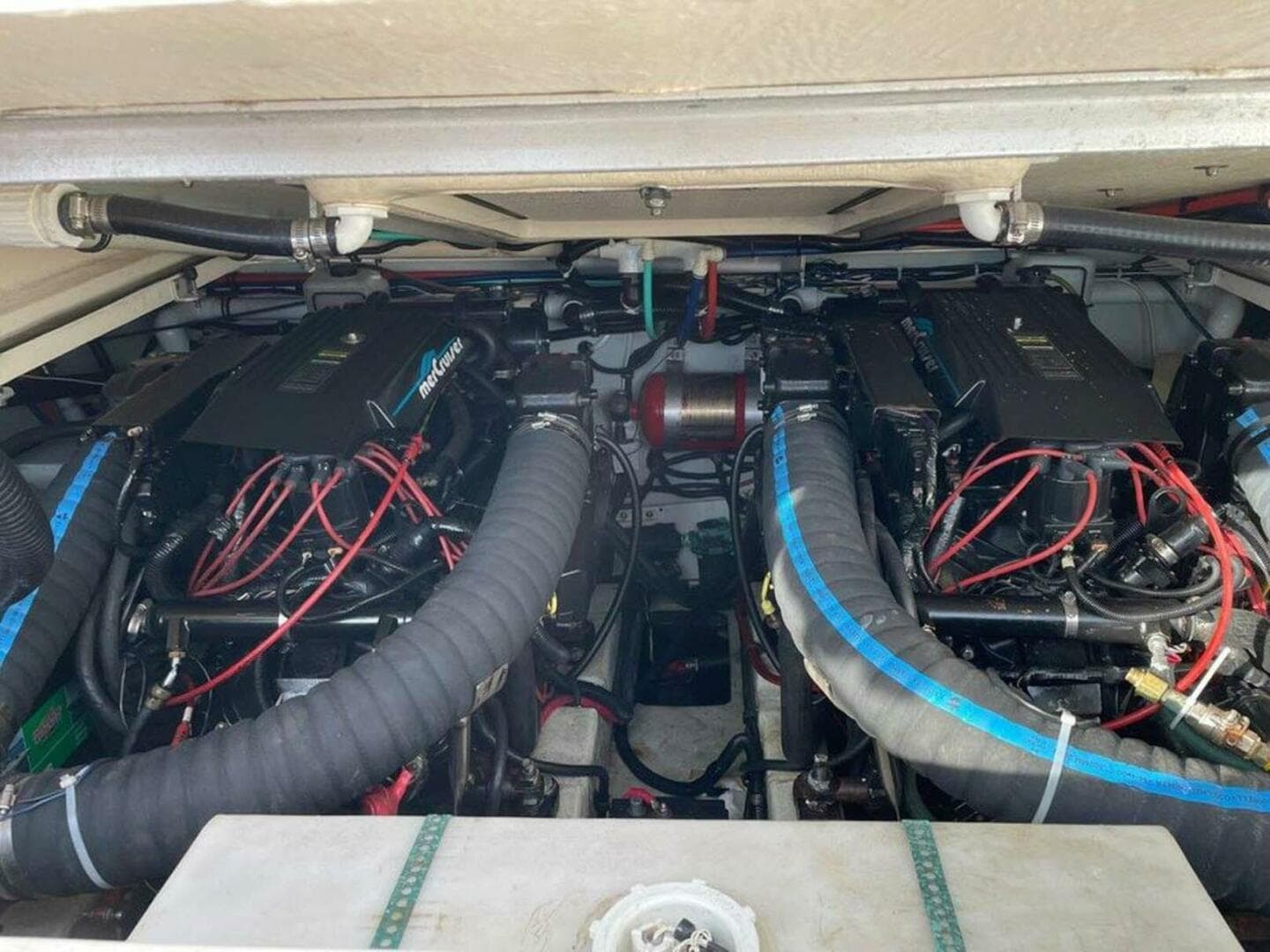 1998 Pursuit 3000 Express — photo 11