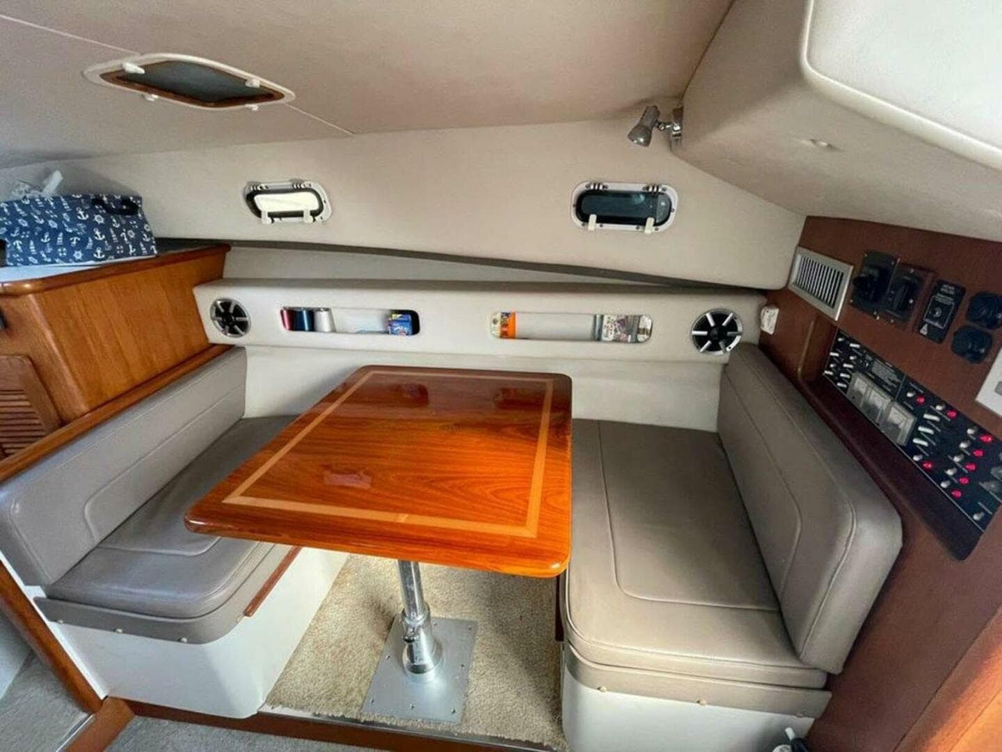 1998 Pursuit 3000 Express — photo 4