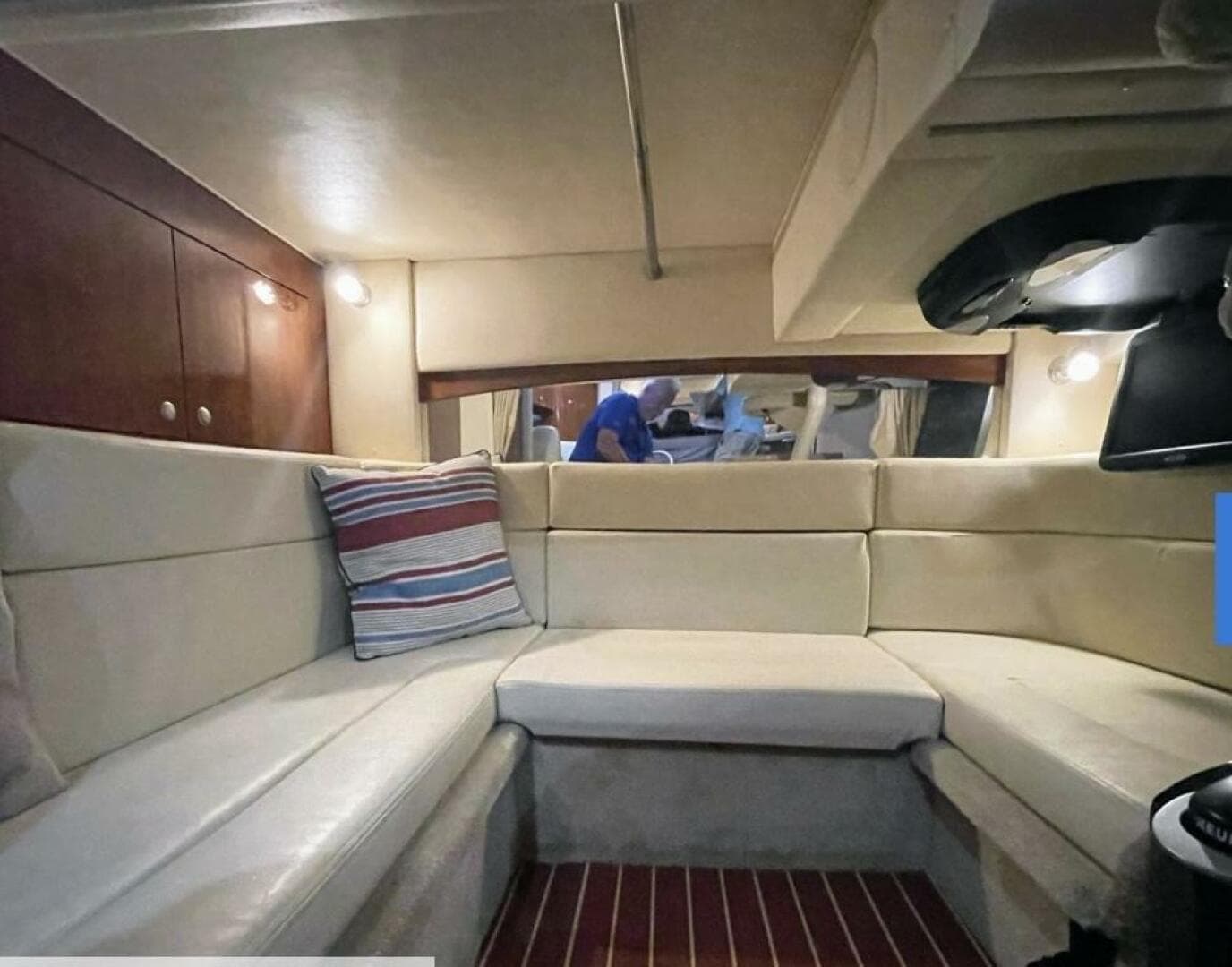 2007 Sea Ray 320 Sundancer — photo 16