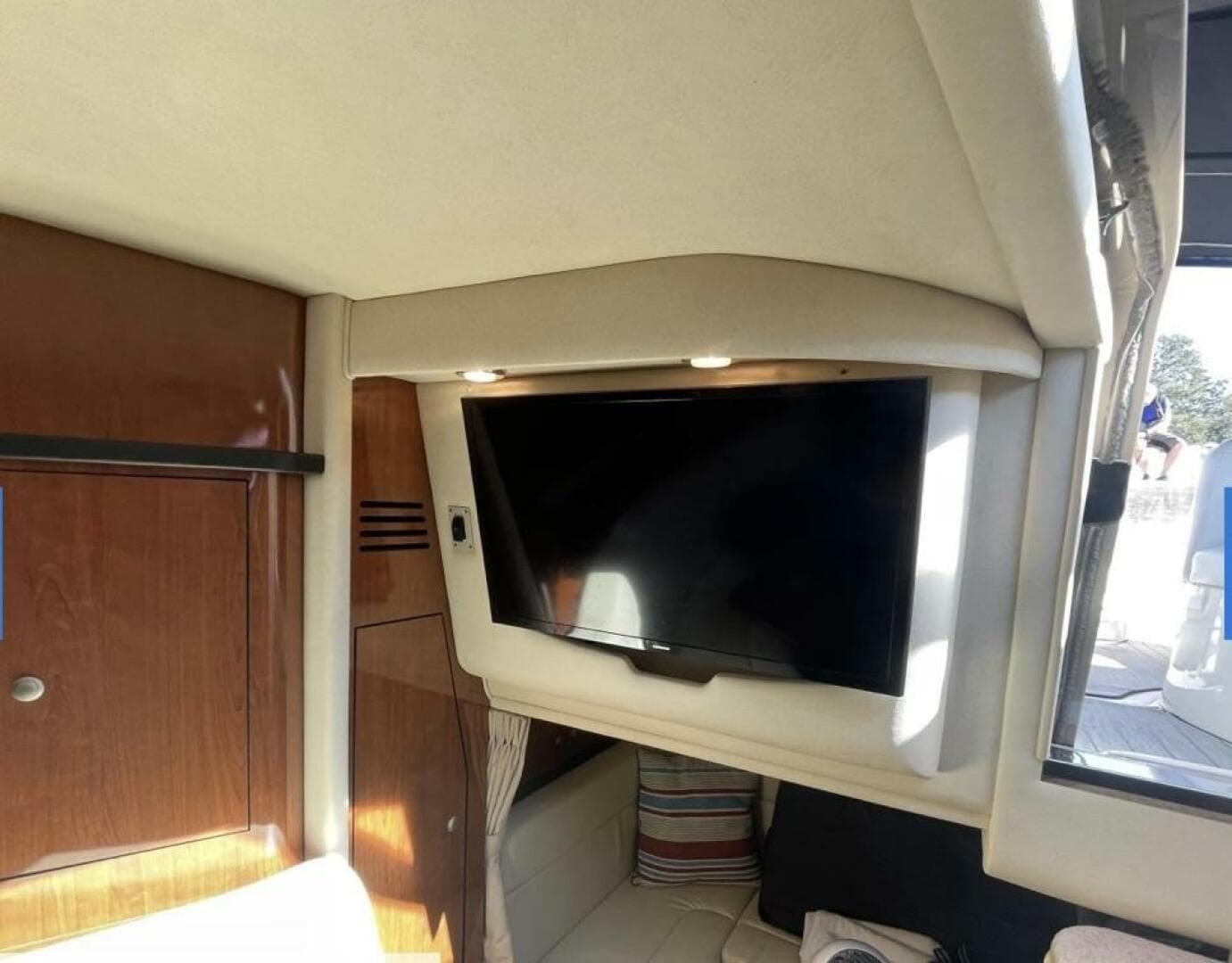 2007 Sea Ray 320 Sundancer — photo 13