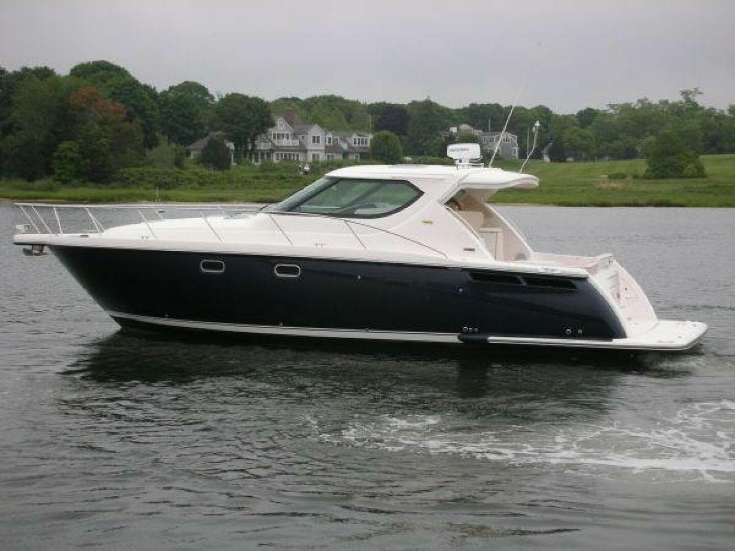 2009 Tiara Yachts 4300 Sovran — photo 53