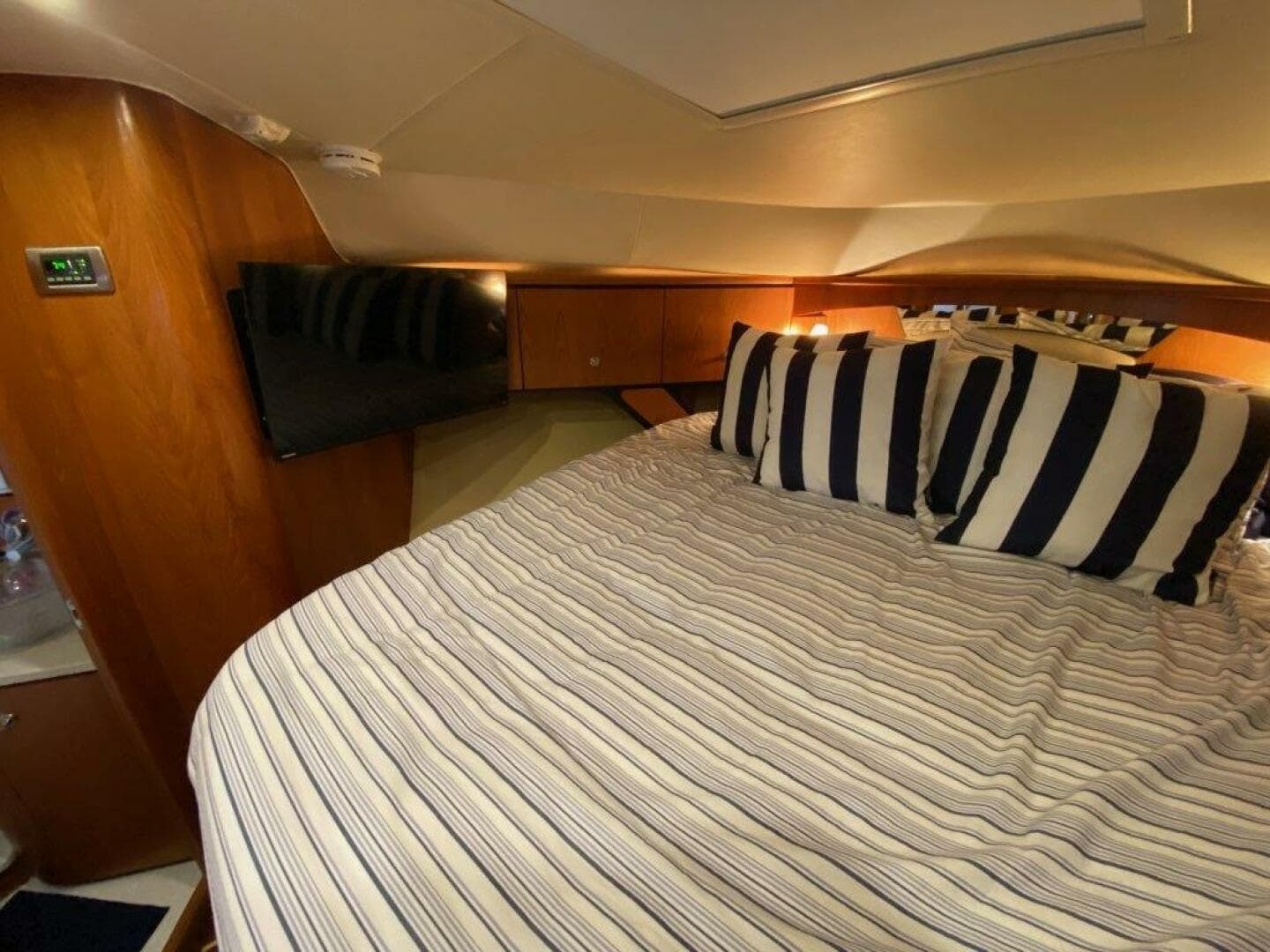 2009 Tiara Yachts 4300 Sovran — photo 14