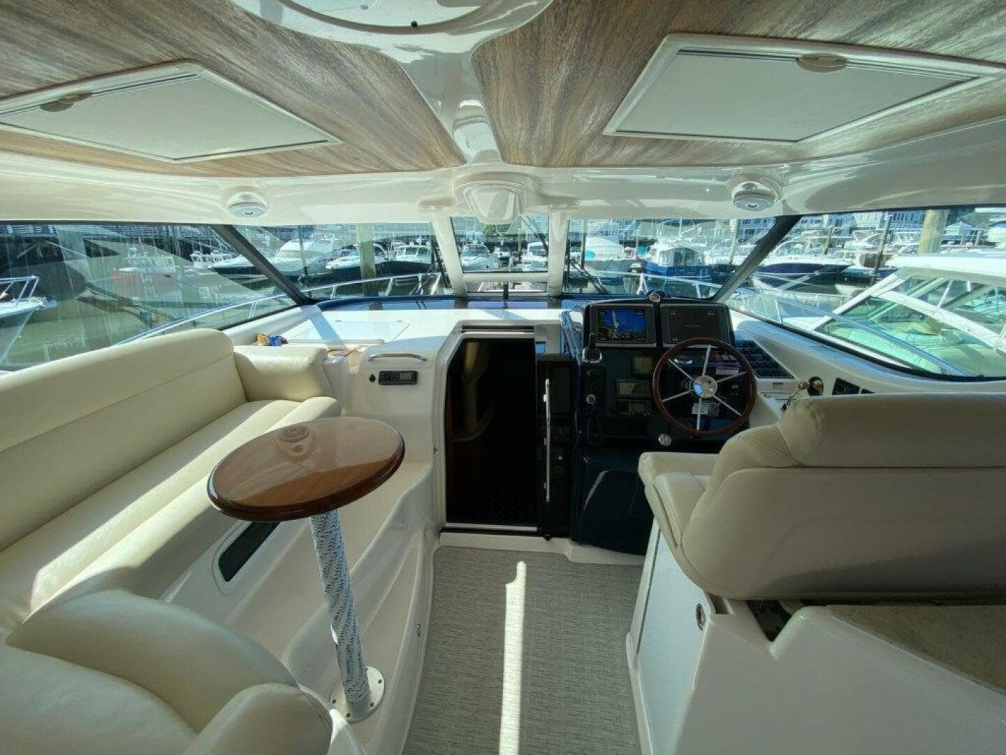 2009 Tiara Yachts 4300 Sovran — photo 23