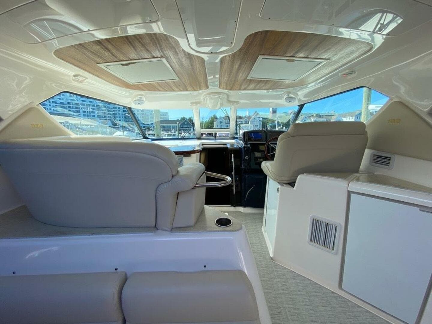 2009 Tiara Yachts 4300 Sovran — photo 24