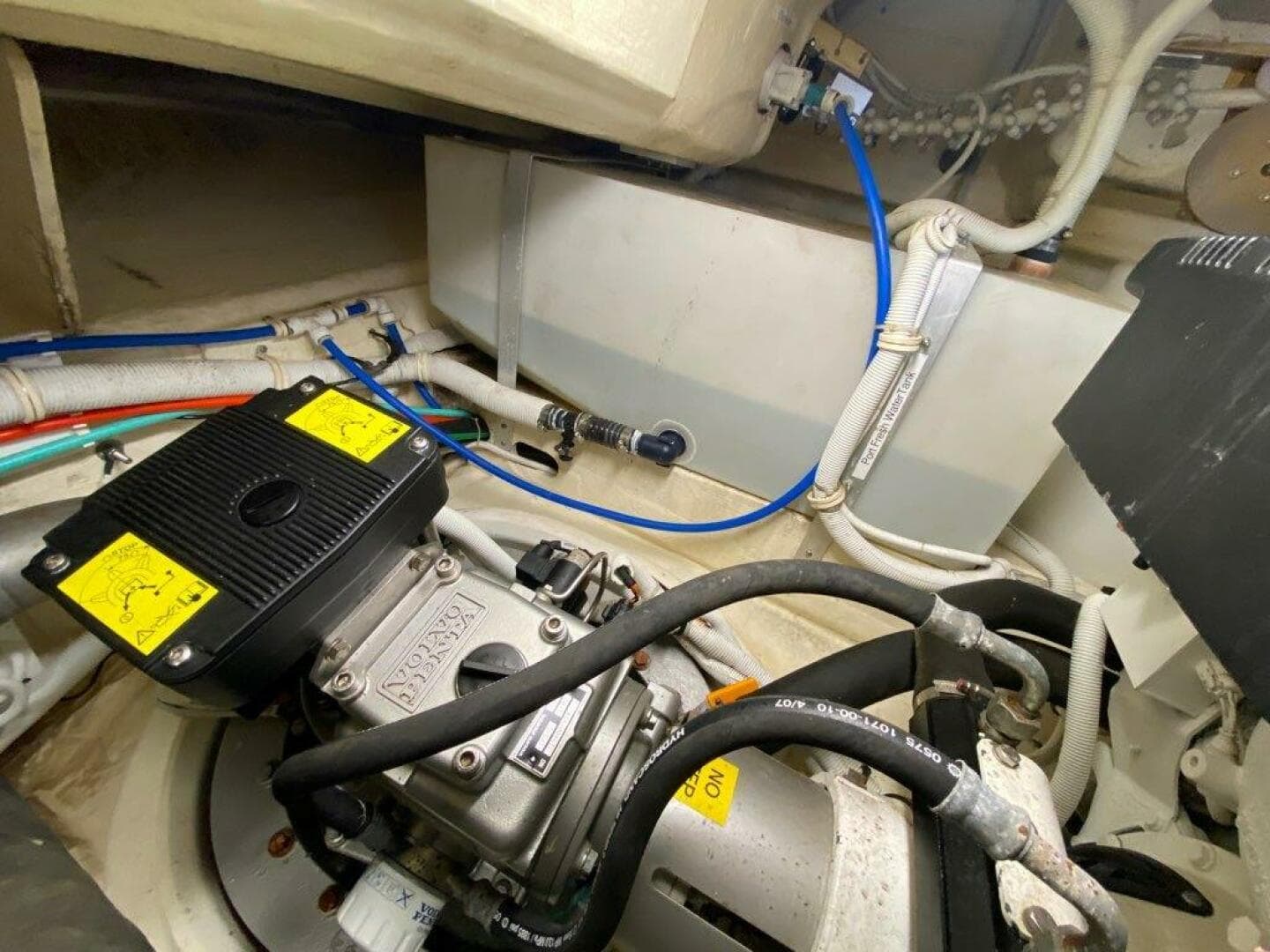 2009 Tiara Yachts 4300 Sovran — photo 44