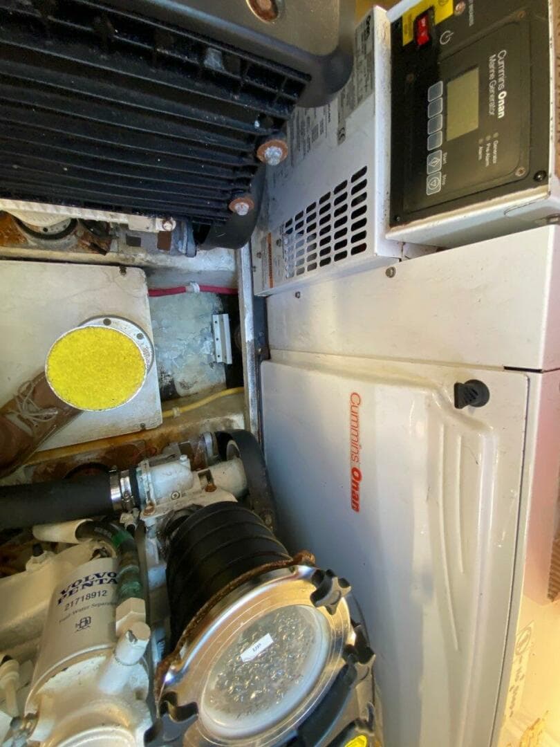 2009 Tiara Yachts 4300 Sovran — photo 49