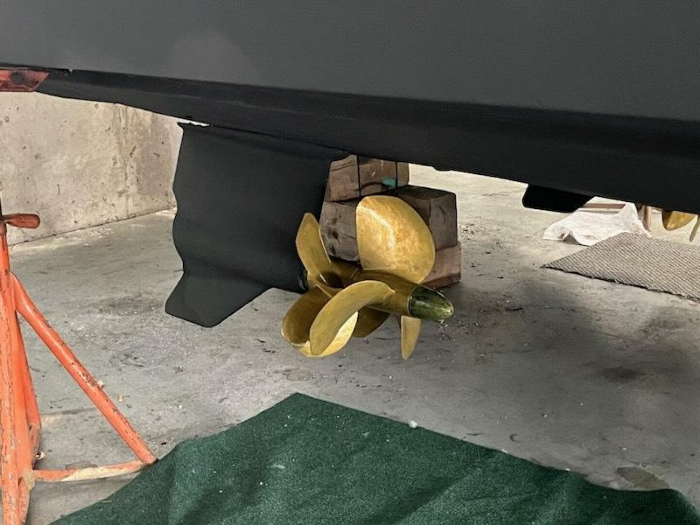 2009 Tiara Yachts 4300 Sovran — photo 3