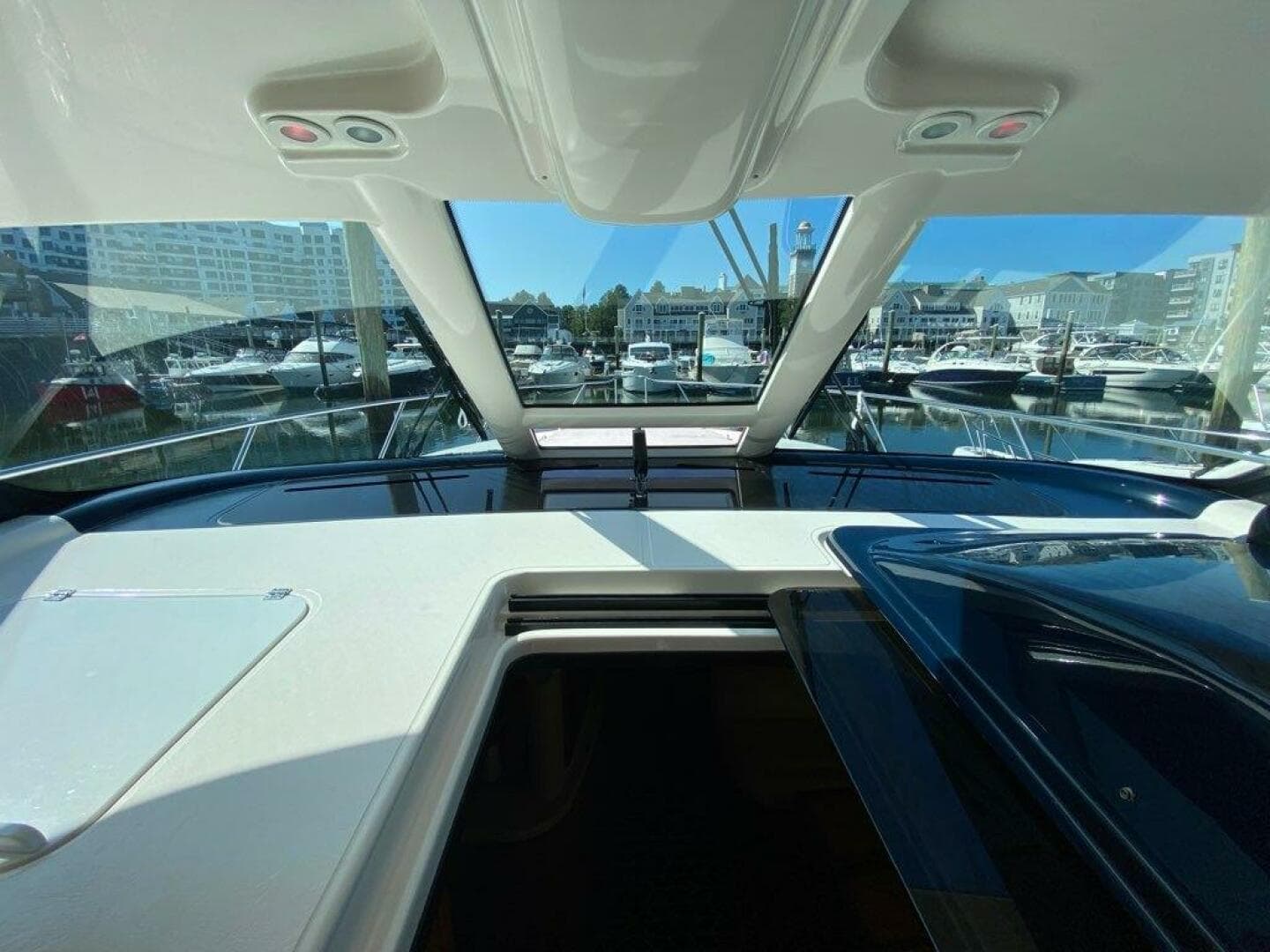 2009 Tiara Yachts 4300 Sovran — photo 36