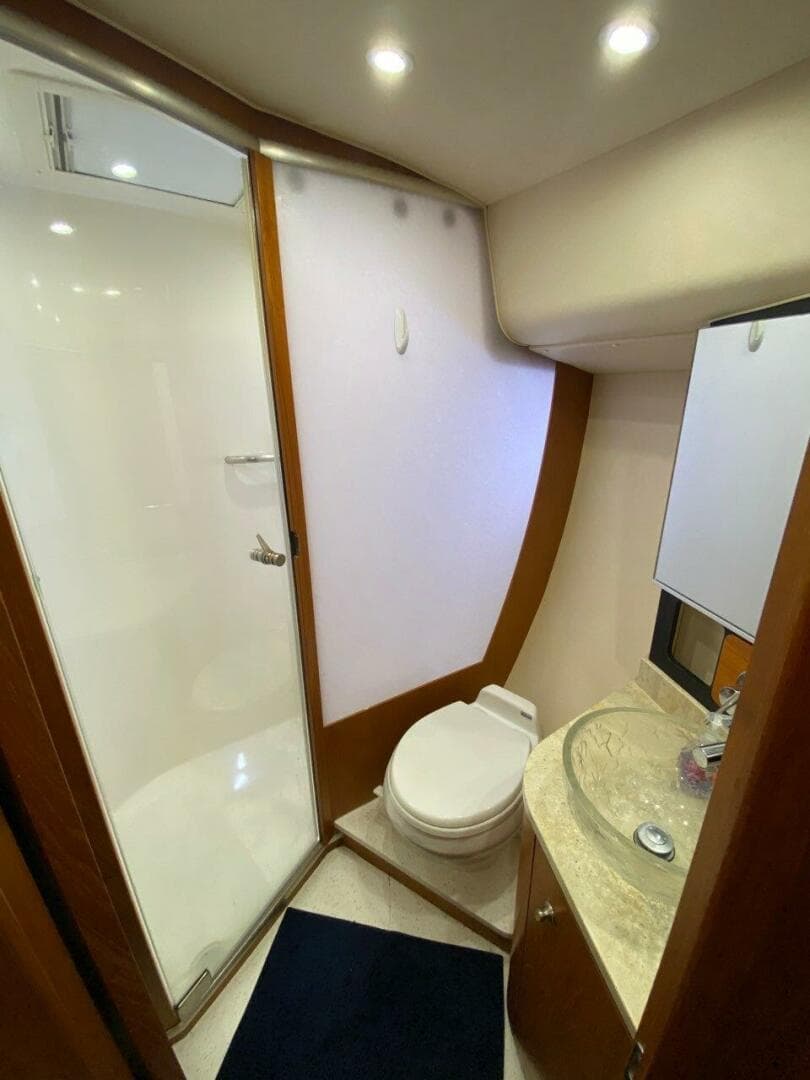 2009 Tiara Yachts 4300 Sovran — photo 13