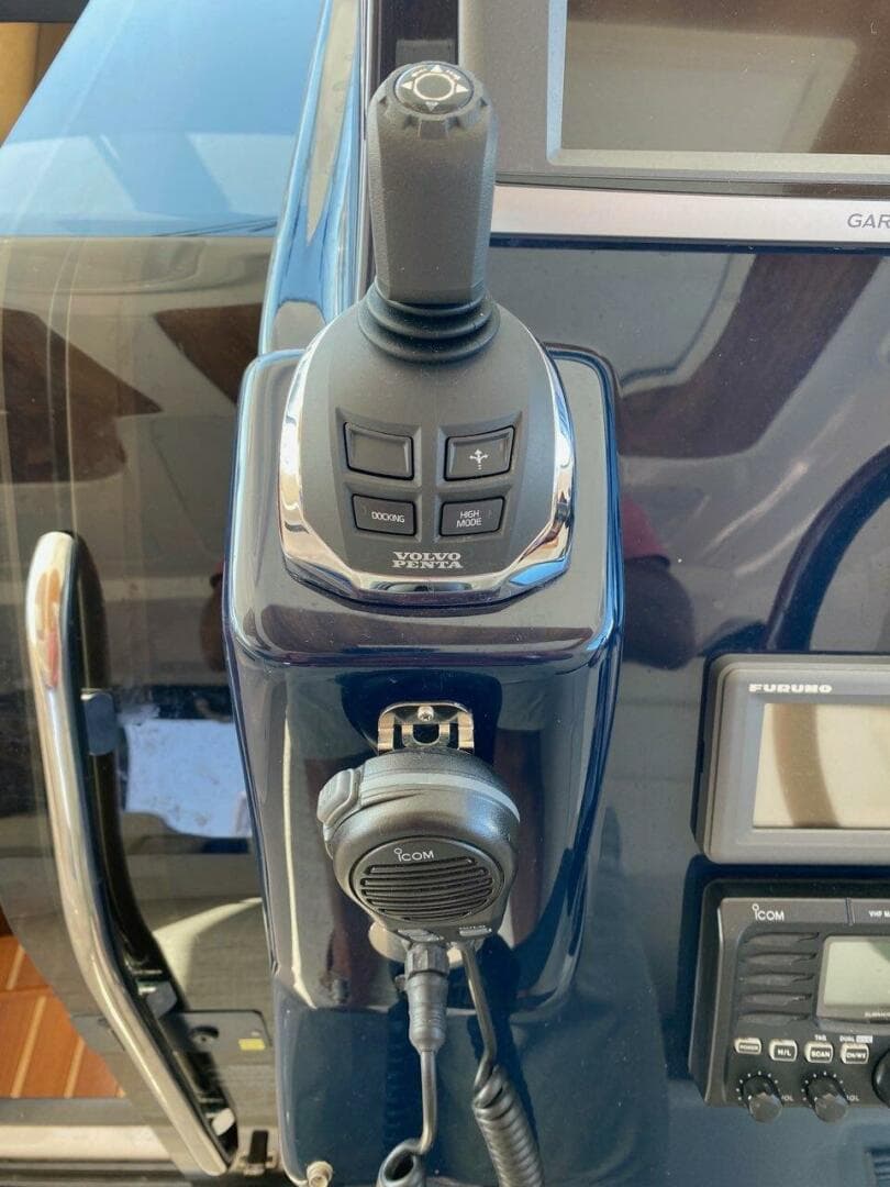 2009 Tiara Yachts 4300 Sovran — photo 33