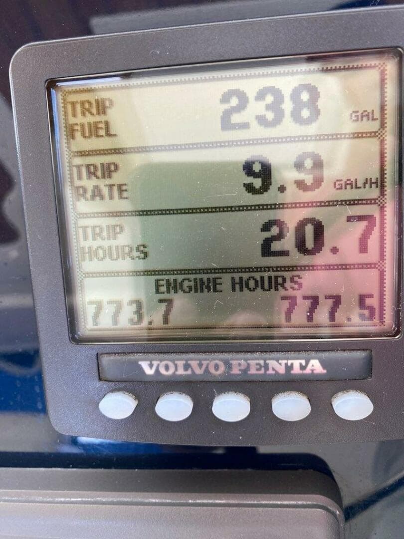 2009 Tiara Yachts 4300 Sovran — photo 35