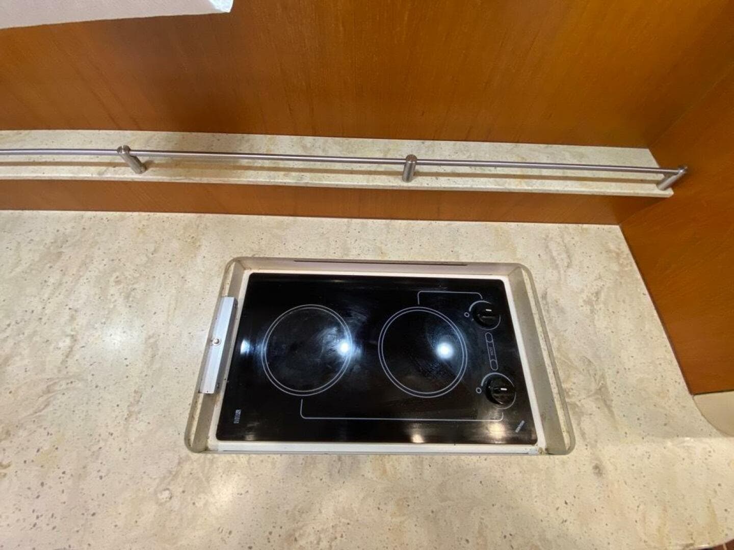 2009 Tiara Yachts 4300 Sovran — photo 8