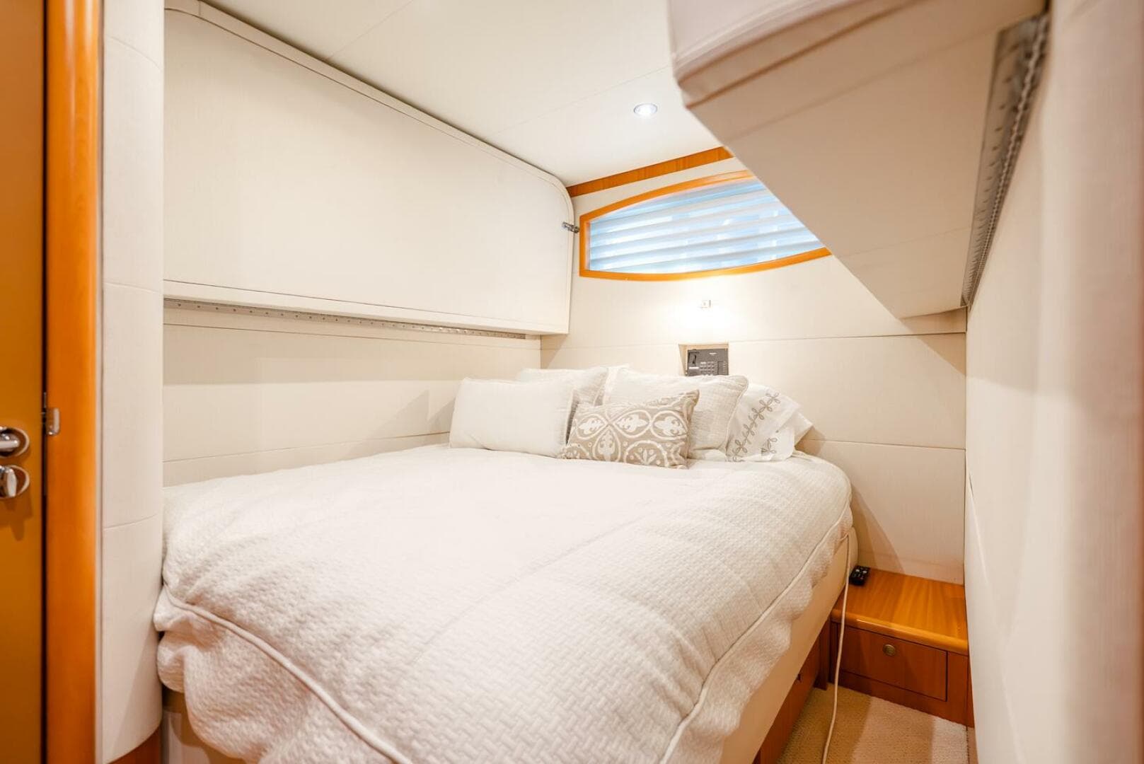 2008 Lazzara Yachts 116 — photo 51