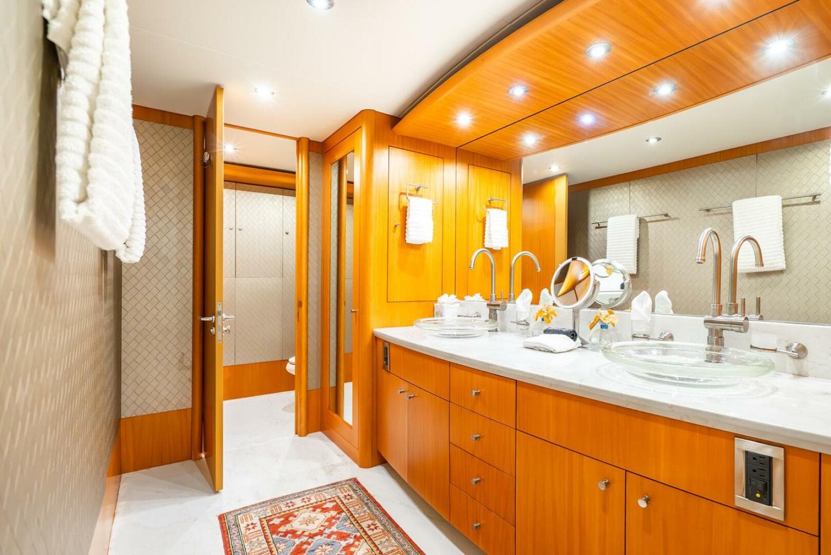 2008 Lazzara Yachts 116 — photo 33