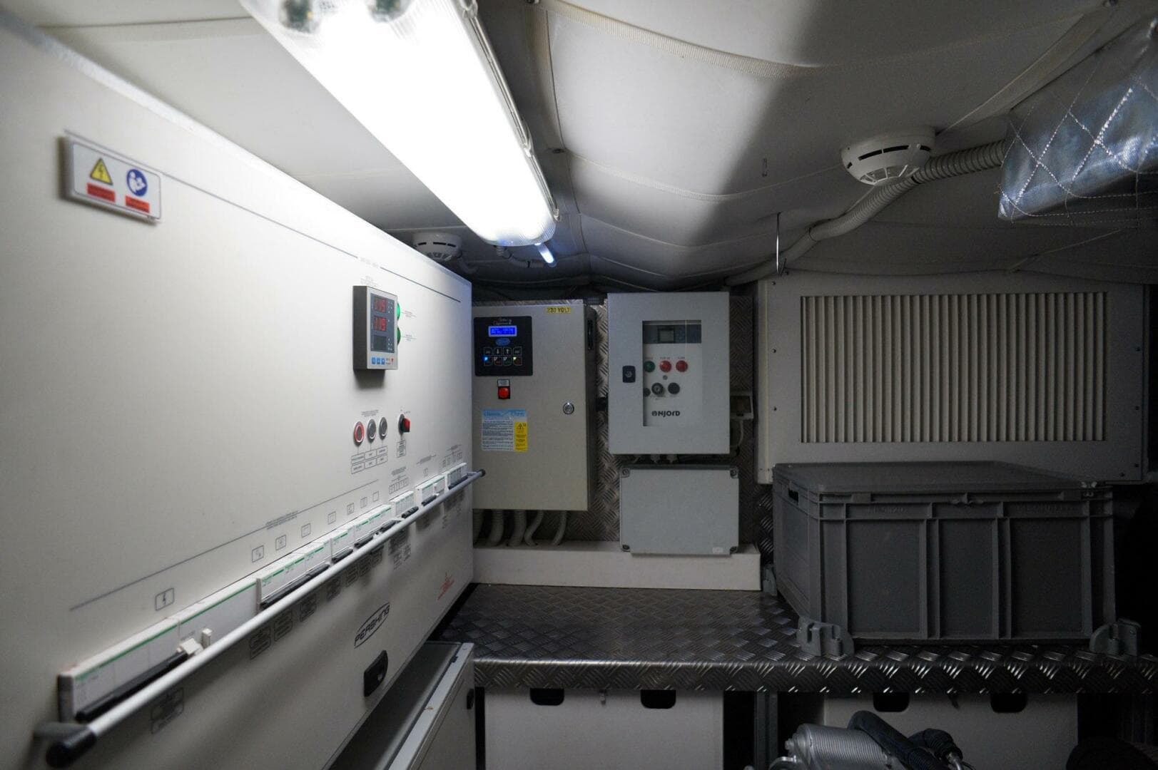 2016 Pershing 70 — photo 33