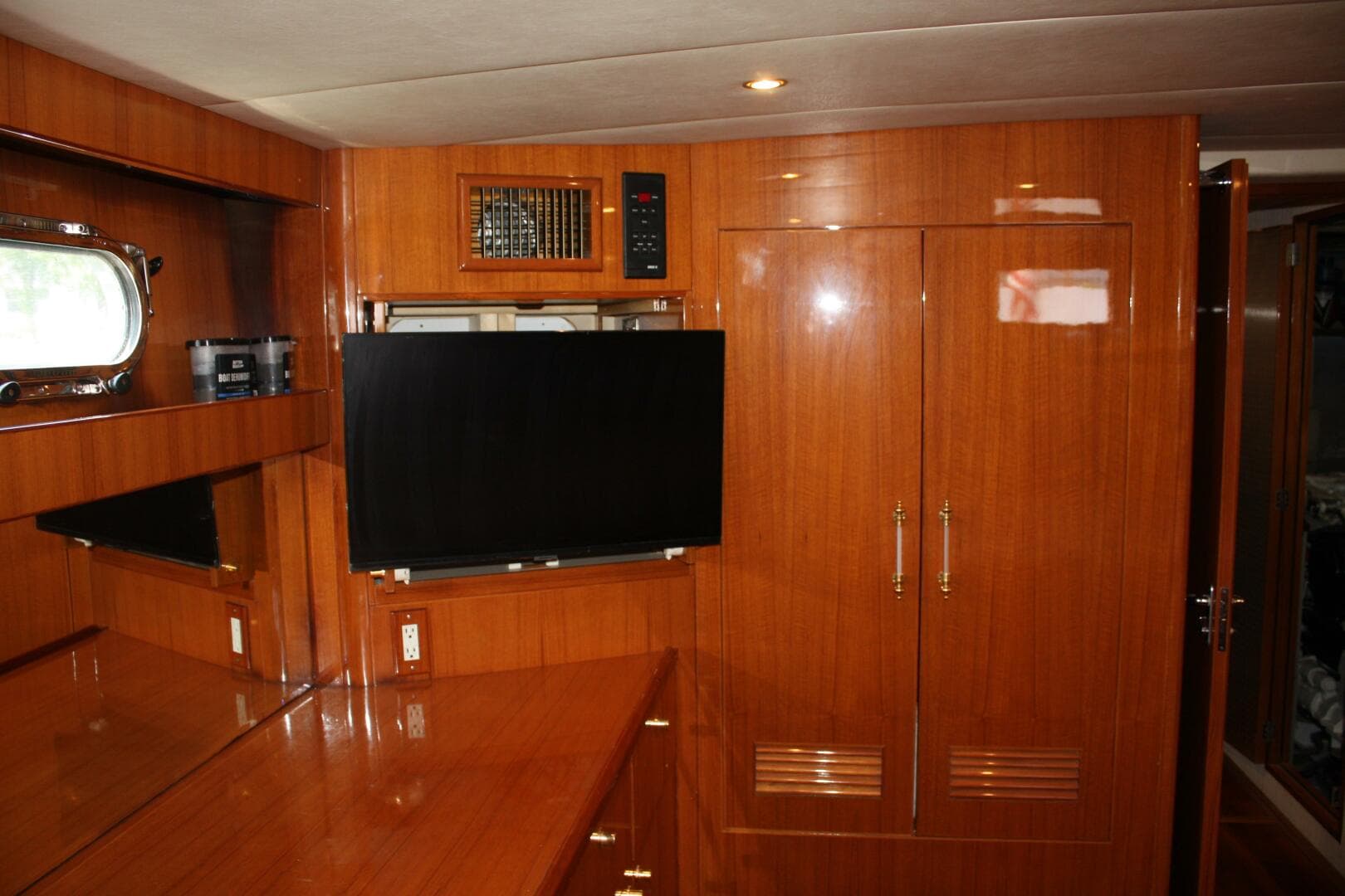 2000 Jefferson 56 Rivanna — photo 53