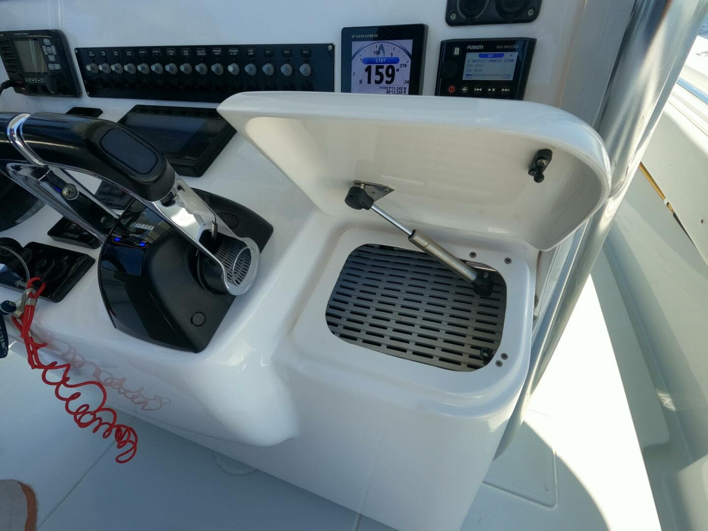 2018 Contender 32 ST — photo 17