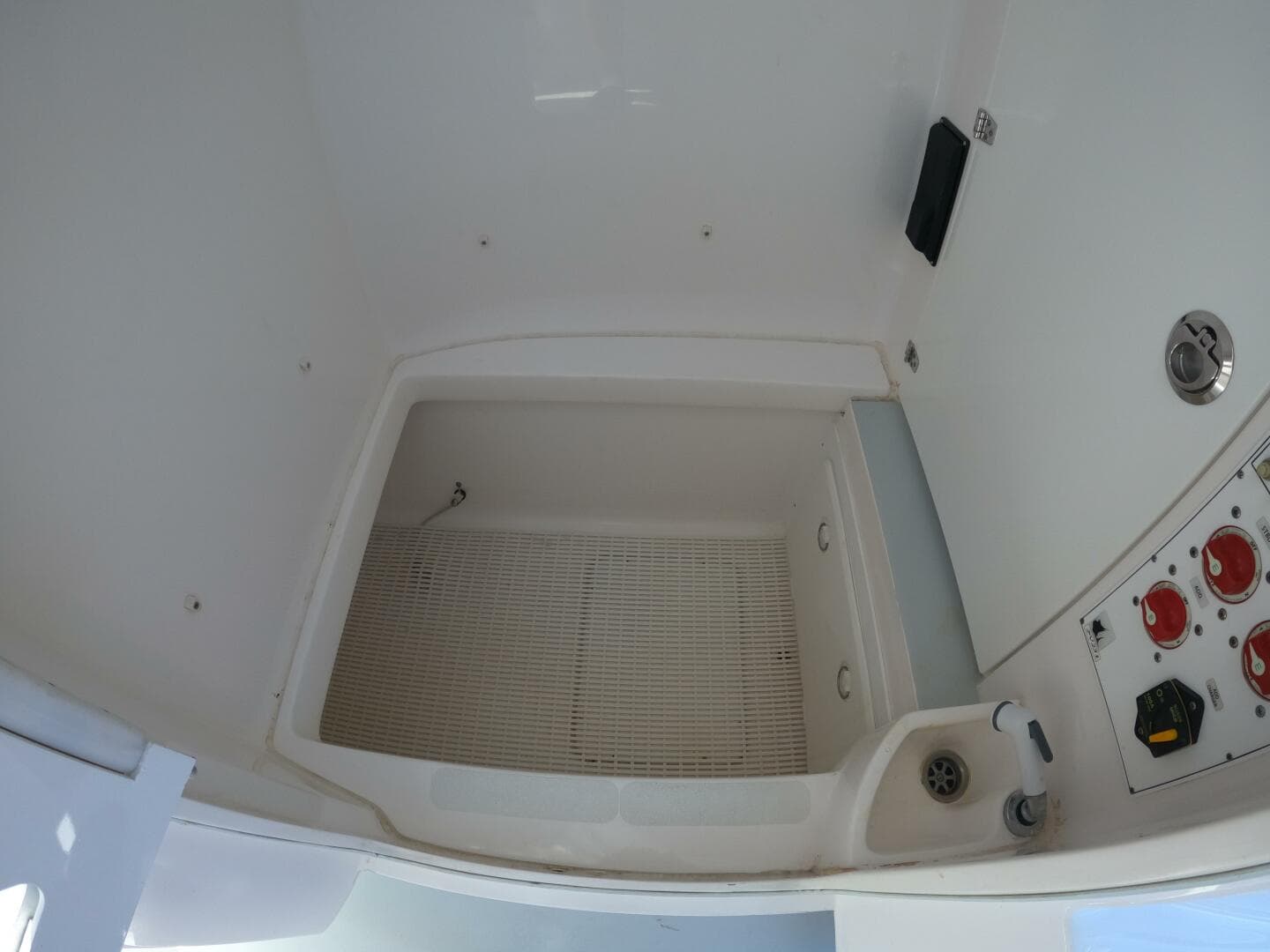 2018 Contender 32 ST — photo 14