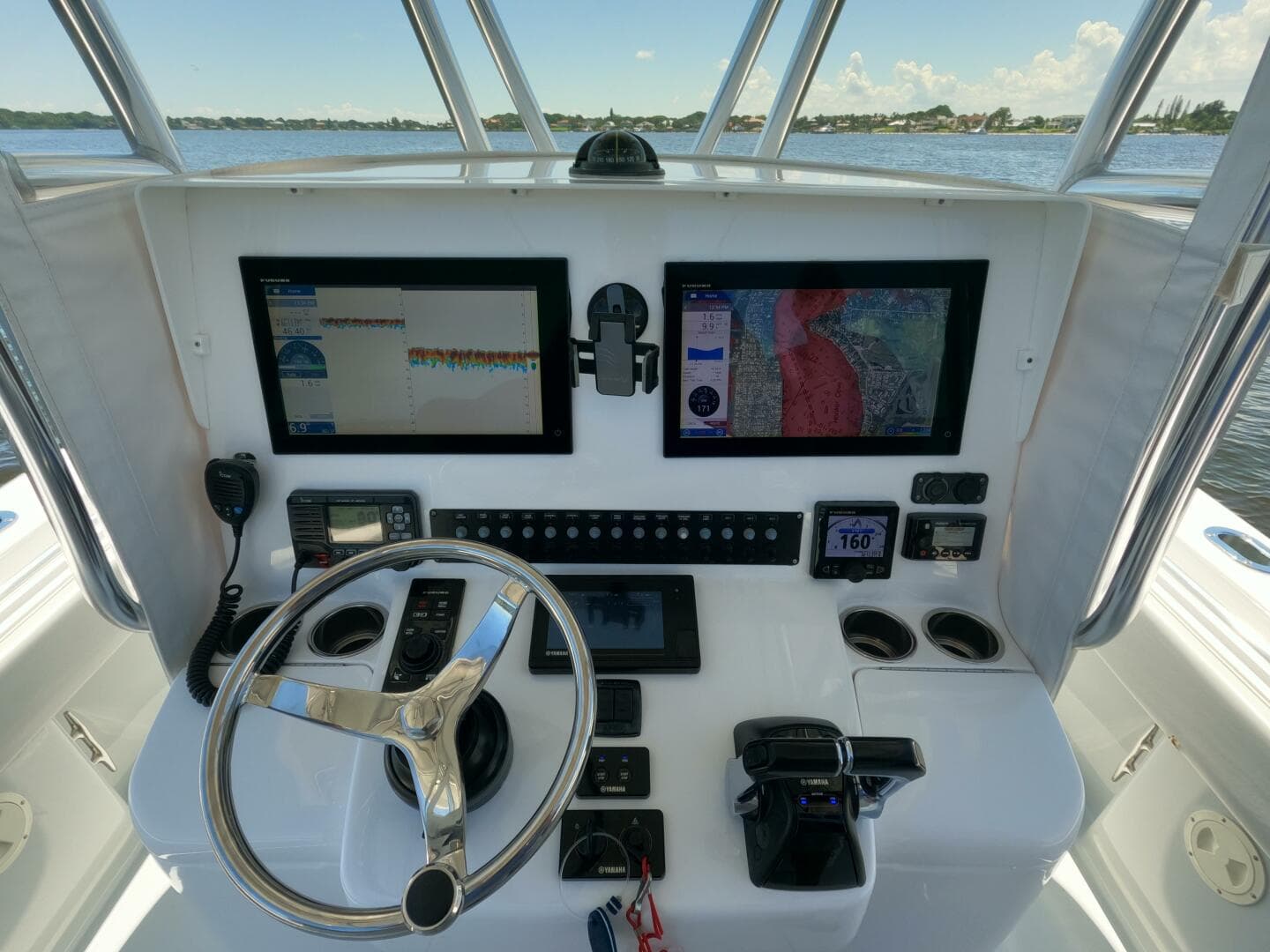 2018 Contender 32 ST — photo 18