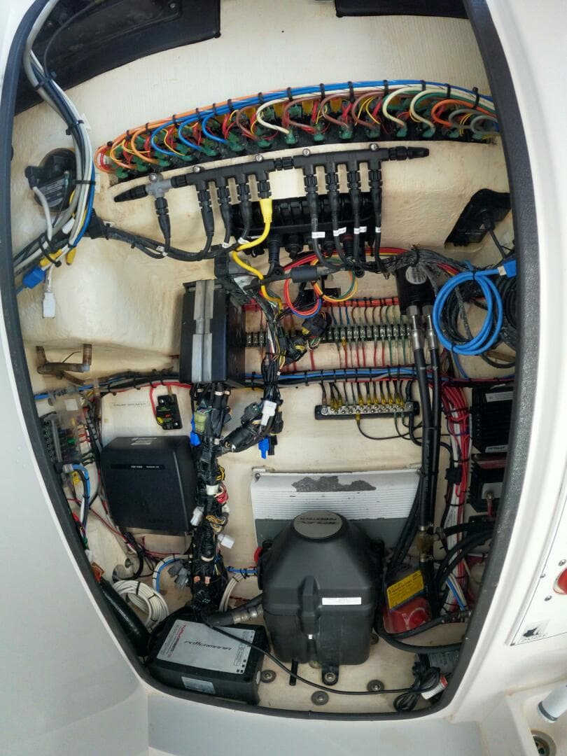 2018 Contender 32 ST — photo 13