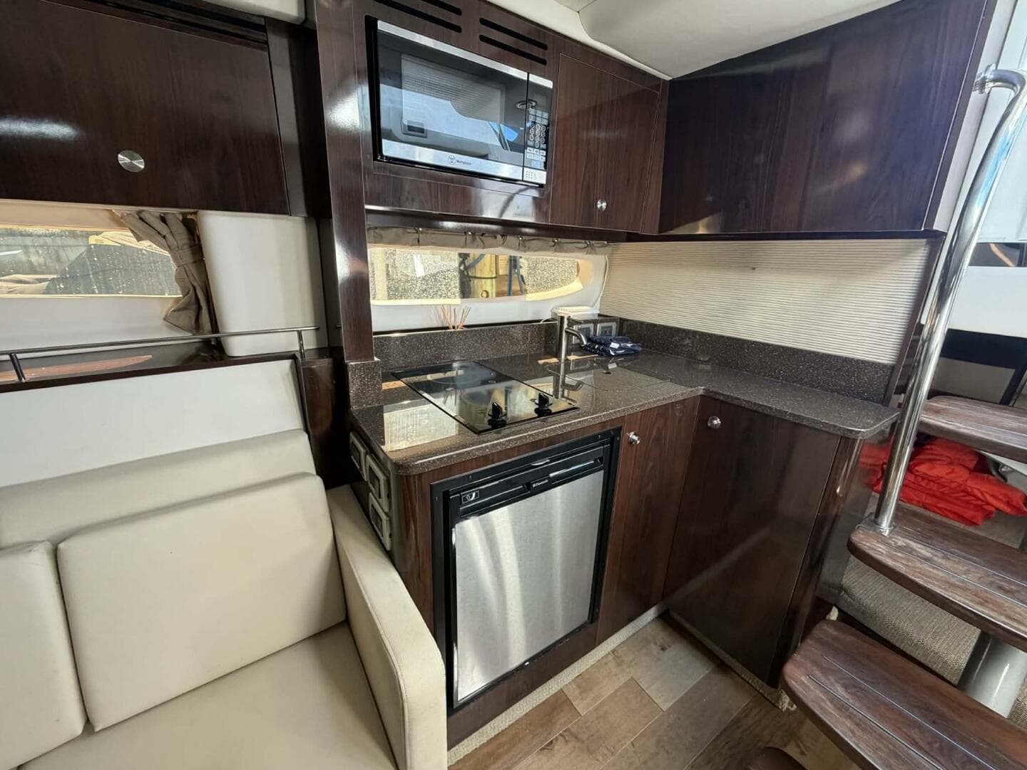 2016 Sea Ray 350 Sundancer — photo 41