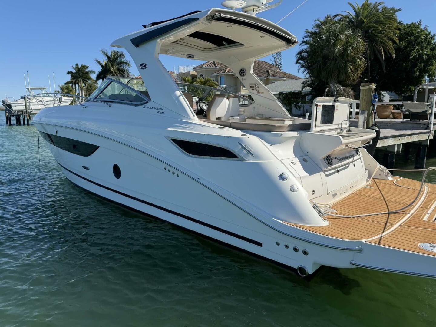 2016 Sea Ray 350 Sundancer — photo 4